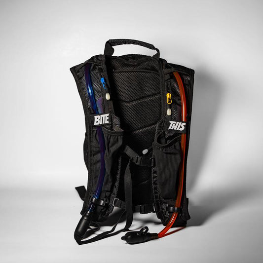 JAUZ X RAVERUNNER - Dual Chamber Hydration Pack - anti Theft Backpack with 3L Water Bladder for Hiking, Festivals - Ideal for Outdoor Activities